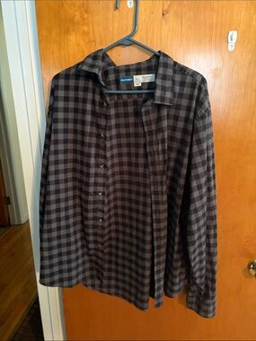 Old Navy Men’s Black and Gray Plaid Casual Button-Down Shirt